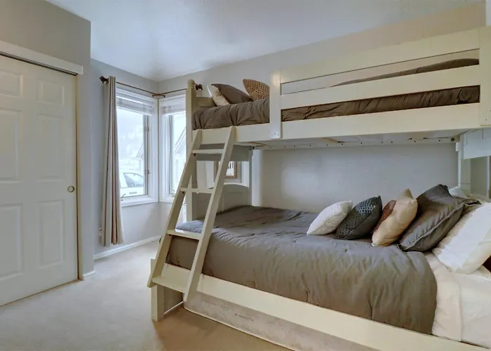 Woods12 Townhome Pet Friendly Apartment *
